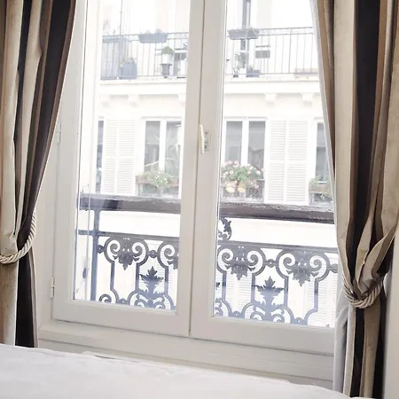 Great Heart Marais Apartment
